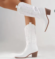 Missie - a perfect mix of country style, everyday comfort and modern elegance.